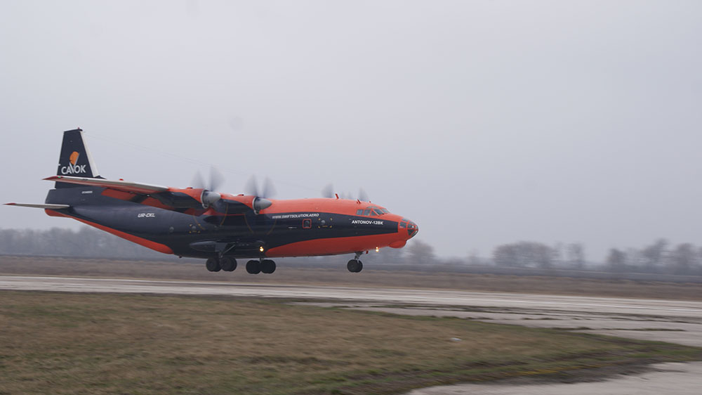 Транспортний літак Ан-12 української авіакомпанії "Cavok Air" здійснив посадку на аеродромі "Біла Церква"