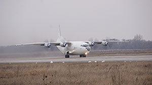 Вантажно-транспортний літак Ан-12 здійснив посадку в Білій Церкві